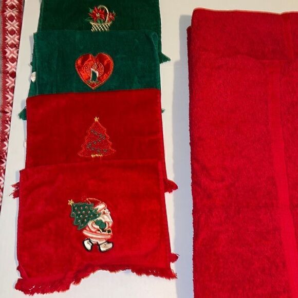 Cannon Red Christmas Bath Towels and 4 washcloths - Picture 5 of 10